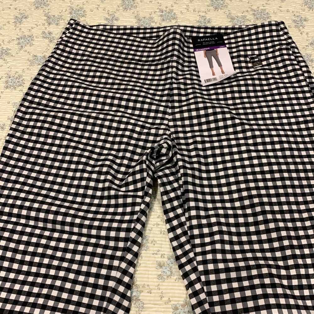 Rafaella Capri pants NEW Black/White plaid Size 16 Comfort Fits your moves Cute - Picture 6 of 7